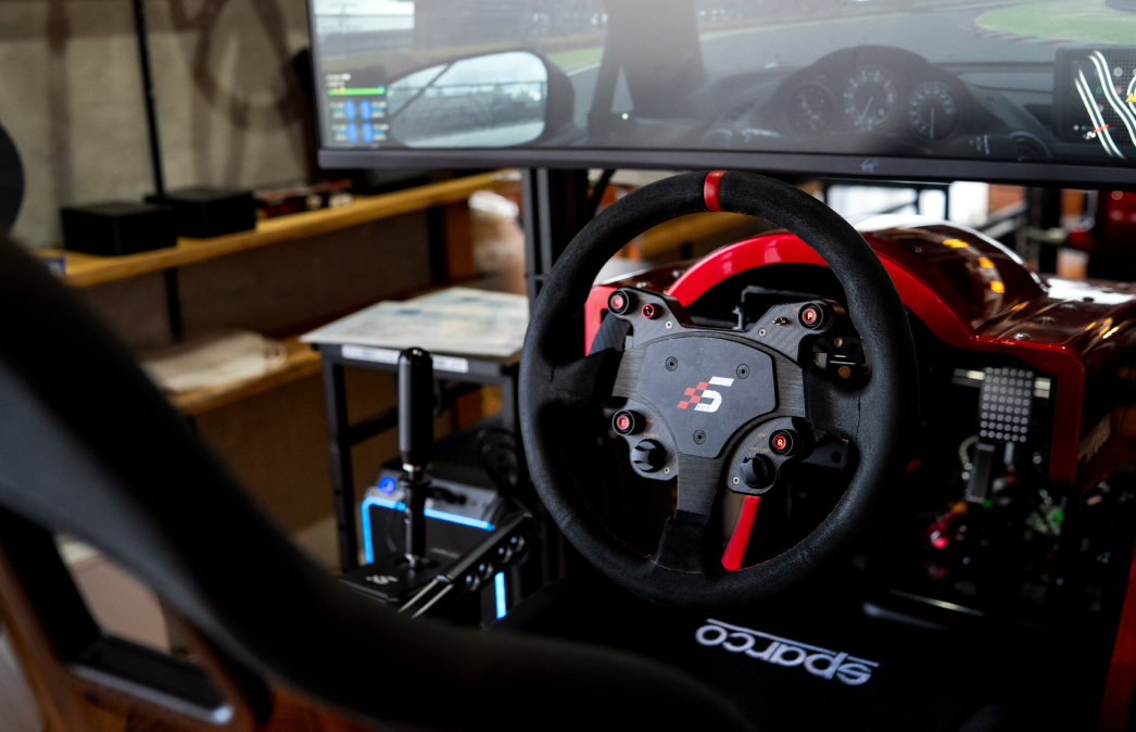 モーション付きレーシングシミュレーター（DRiVe-X code_F）